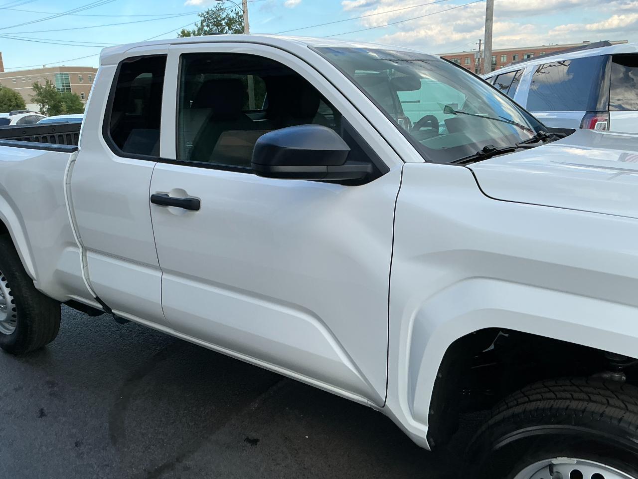 Toyota Tacoma 2WD SR XtraCab 6' Bed AT (Natl) 2024