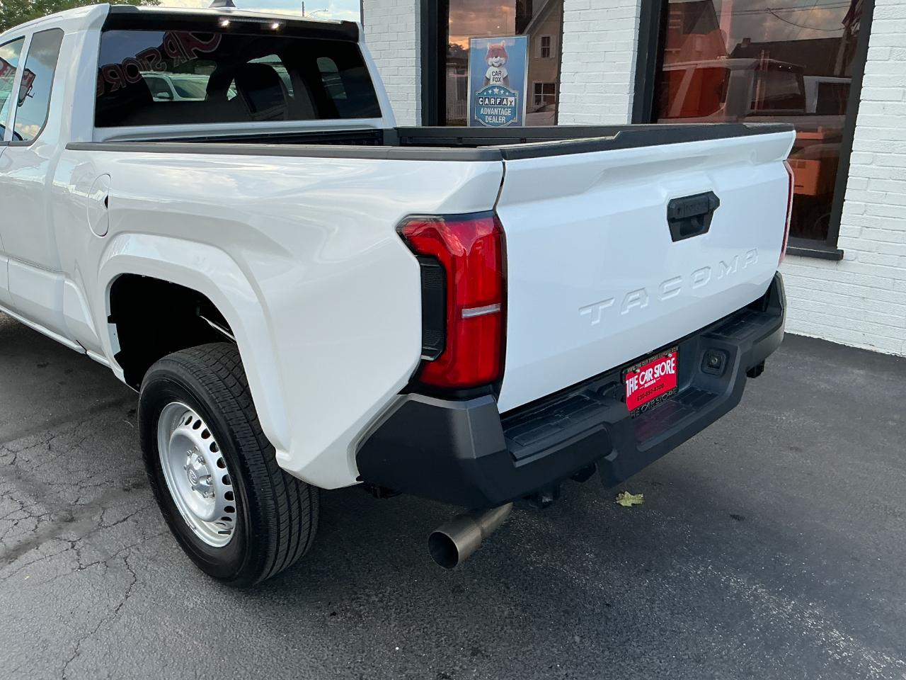 Toyota Tacoma 2WD SR XtraCab 6' Bed AT (Natl) 2024