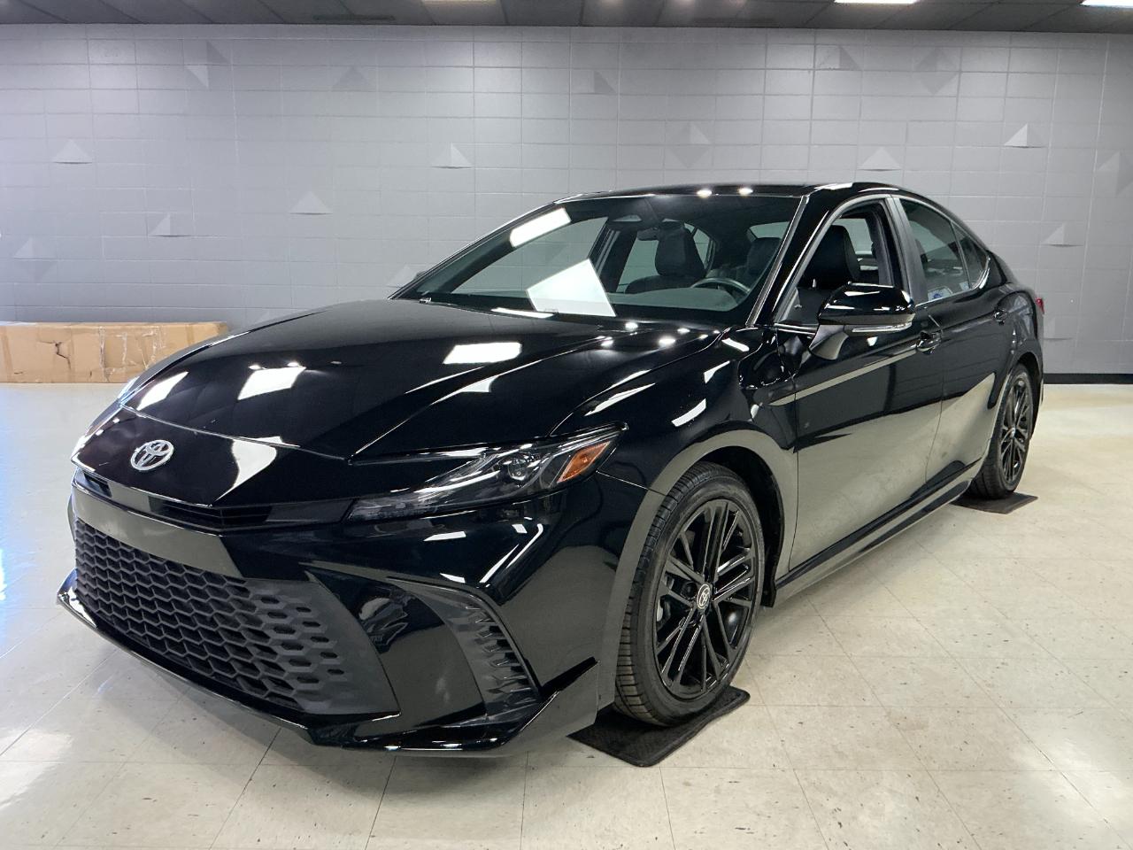 Toyota Camry SE (Natl) 2025