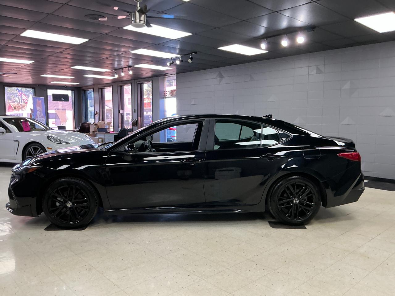 Toyota Camry SE (Natl) 2025