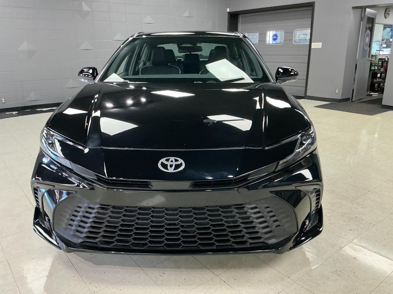 Toyota Camry SE (Natl) 2025