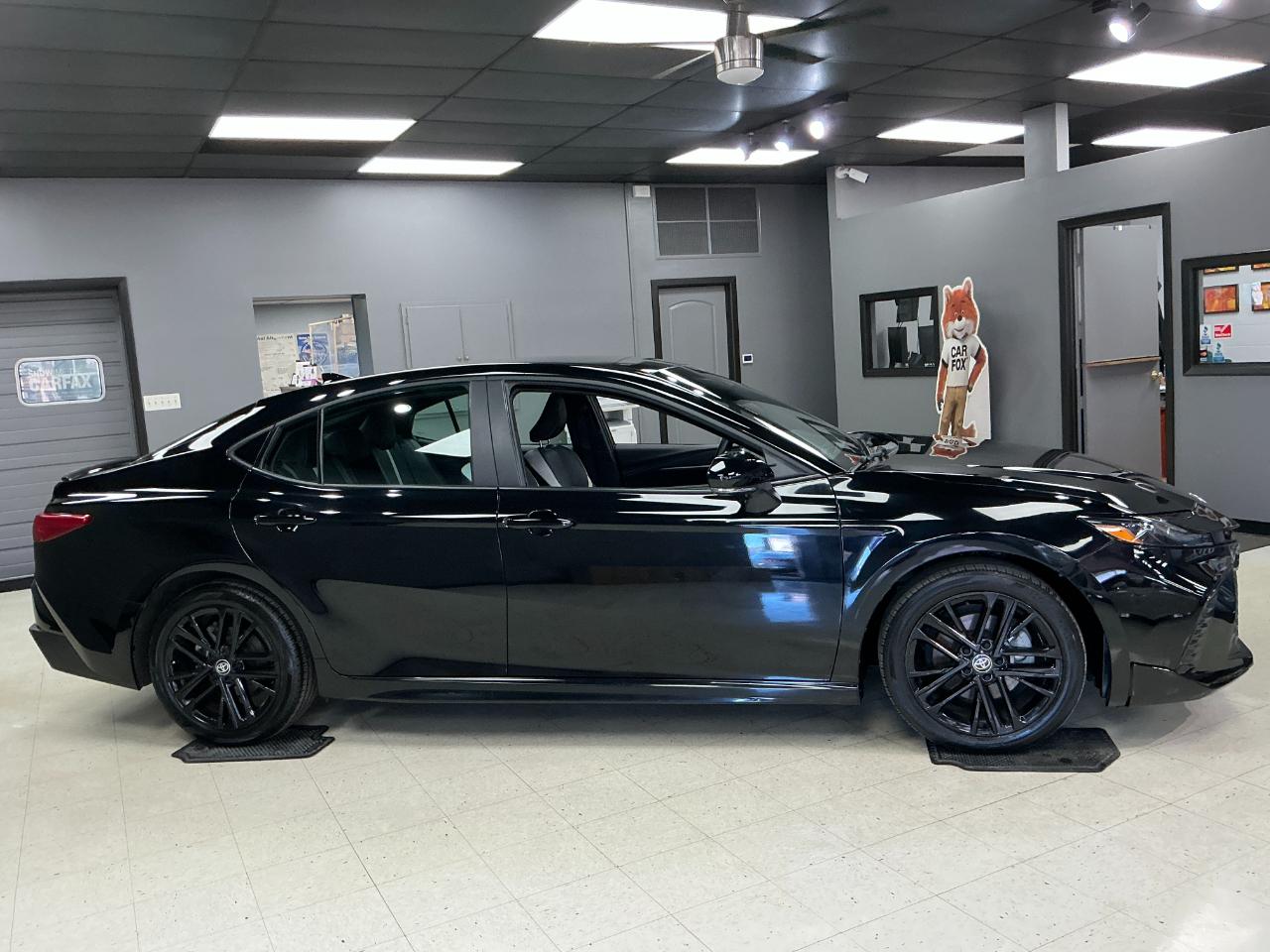Toyota Camry SE (Natl) 2025