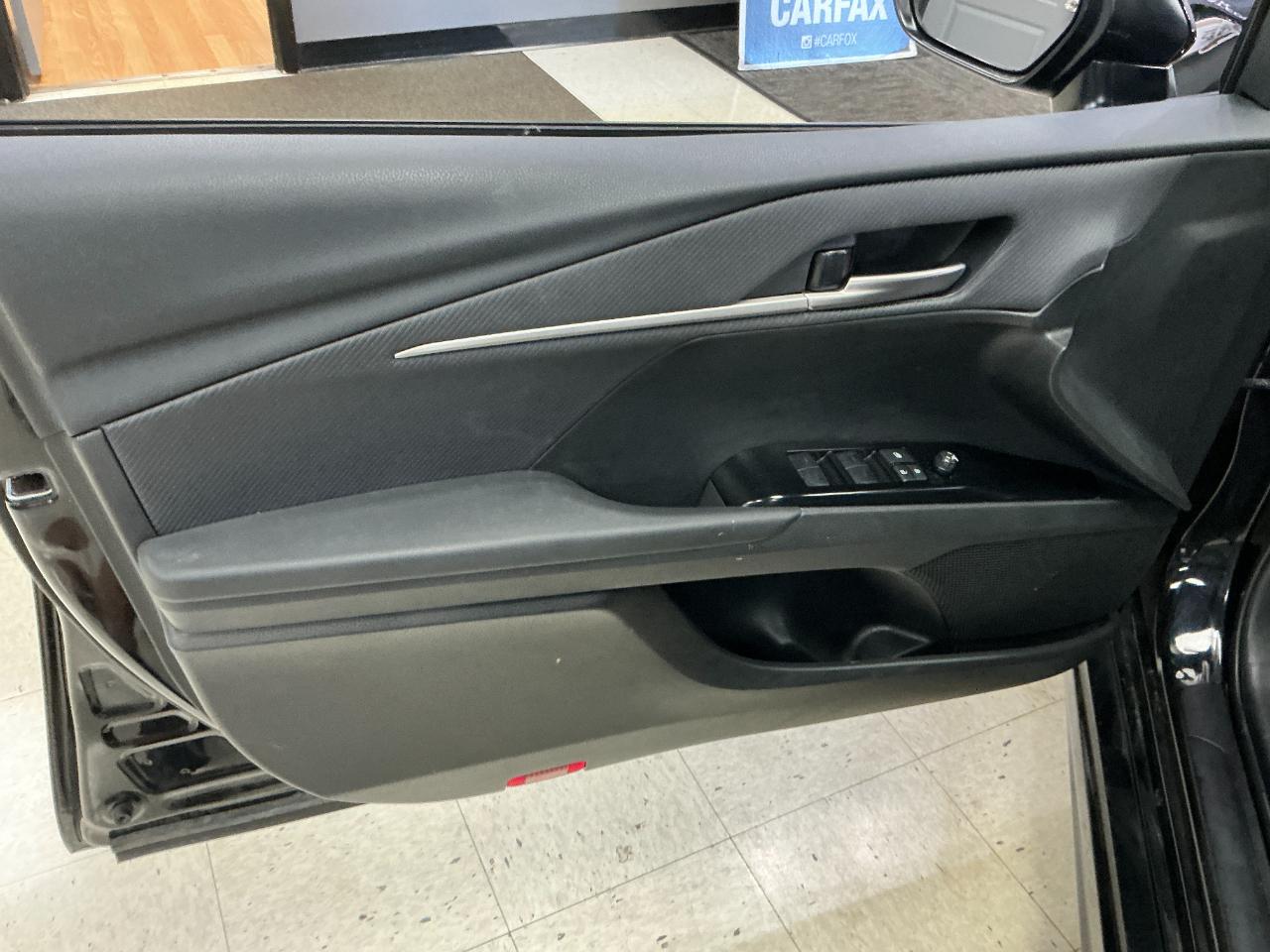 Toyota Camry SE (Natl) 2025
