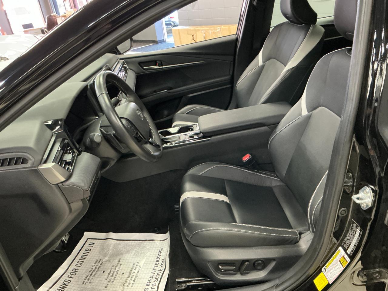 Toyota Camry SE (Natl) 2025