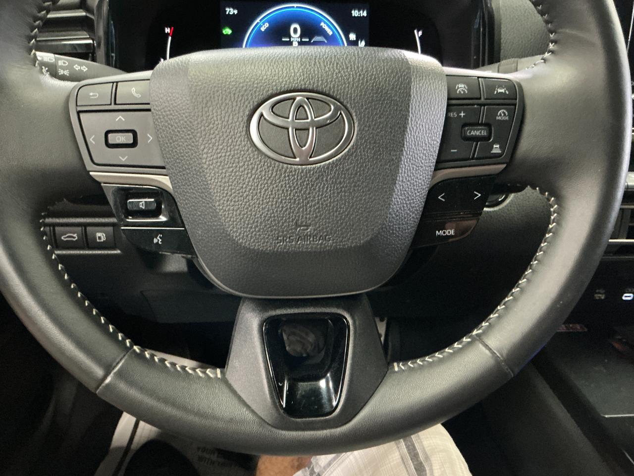 Toyota Camry SE (Natl) 2025