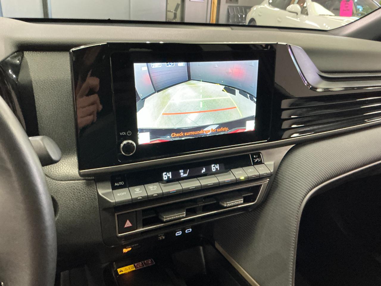 Toyota Camry SE (Natl) 2025
