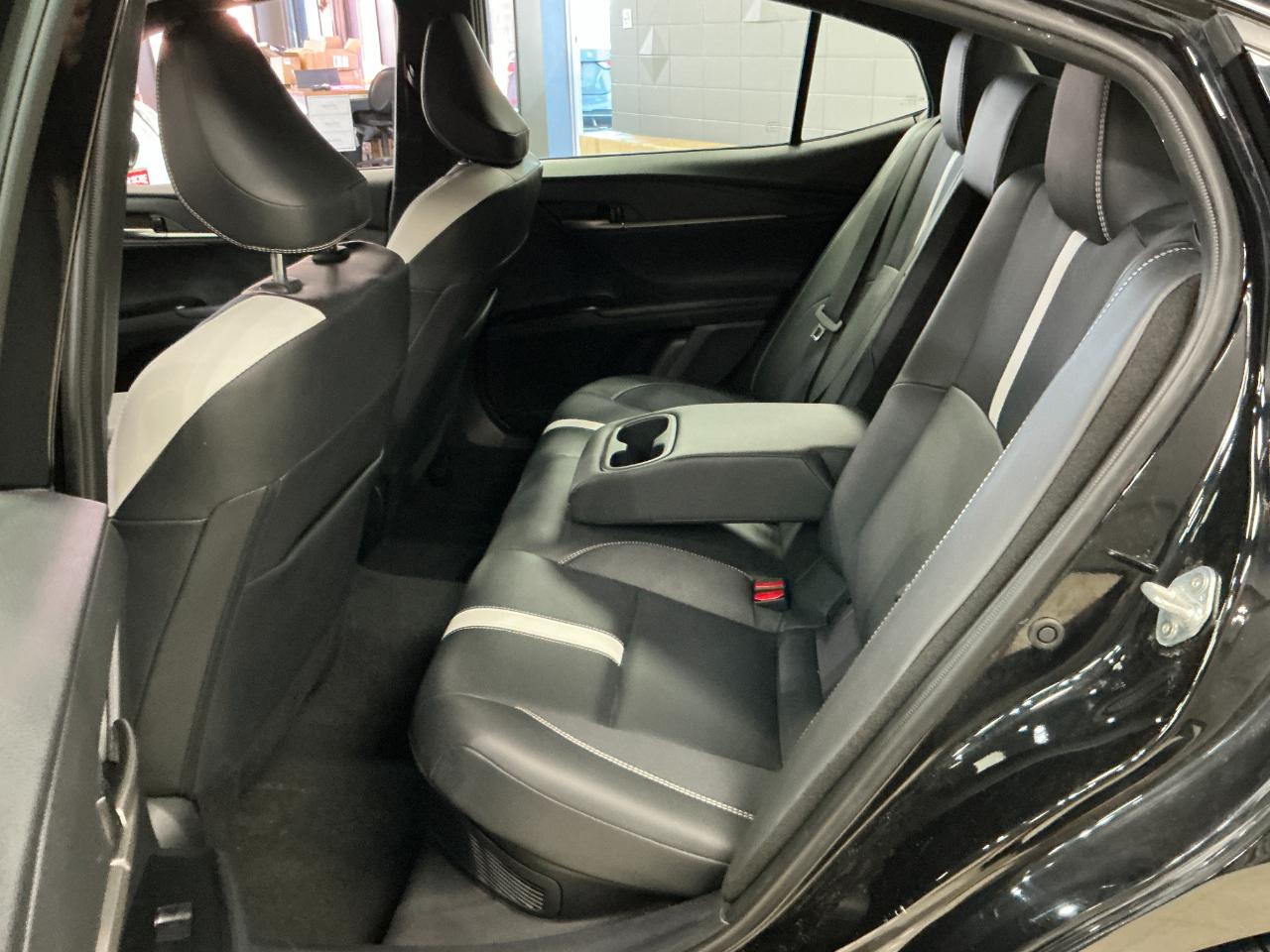 Toyota Camry SE (Natl) 2025
