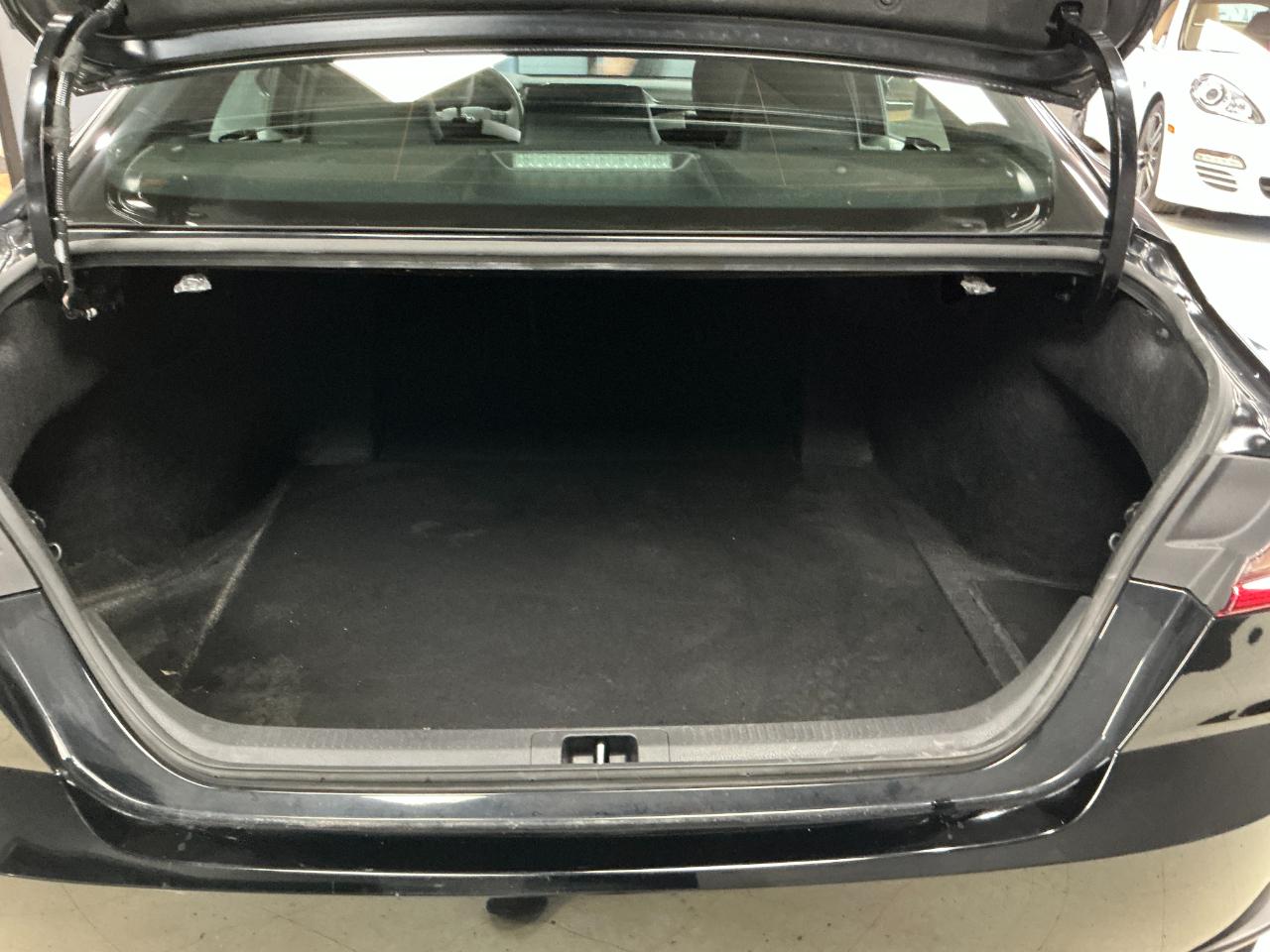 Toyota Camry SE (Natl) 2025