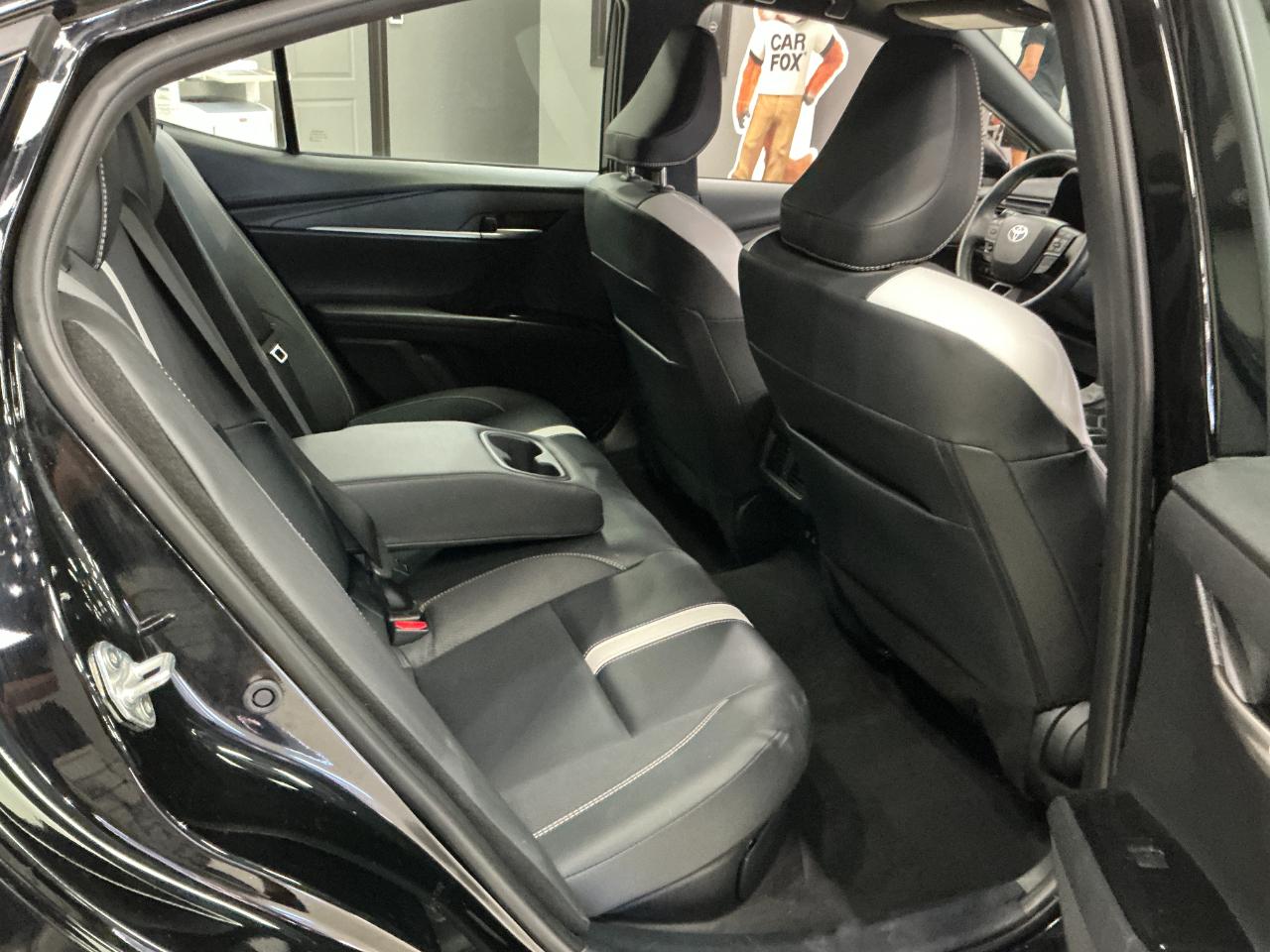 Toyota Camry SE (Natl) 2025