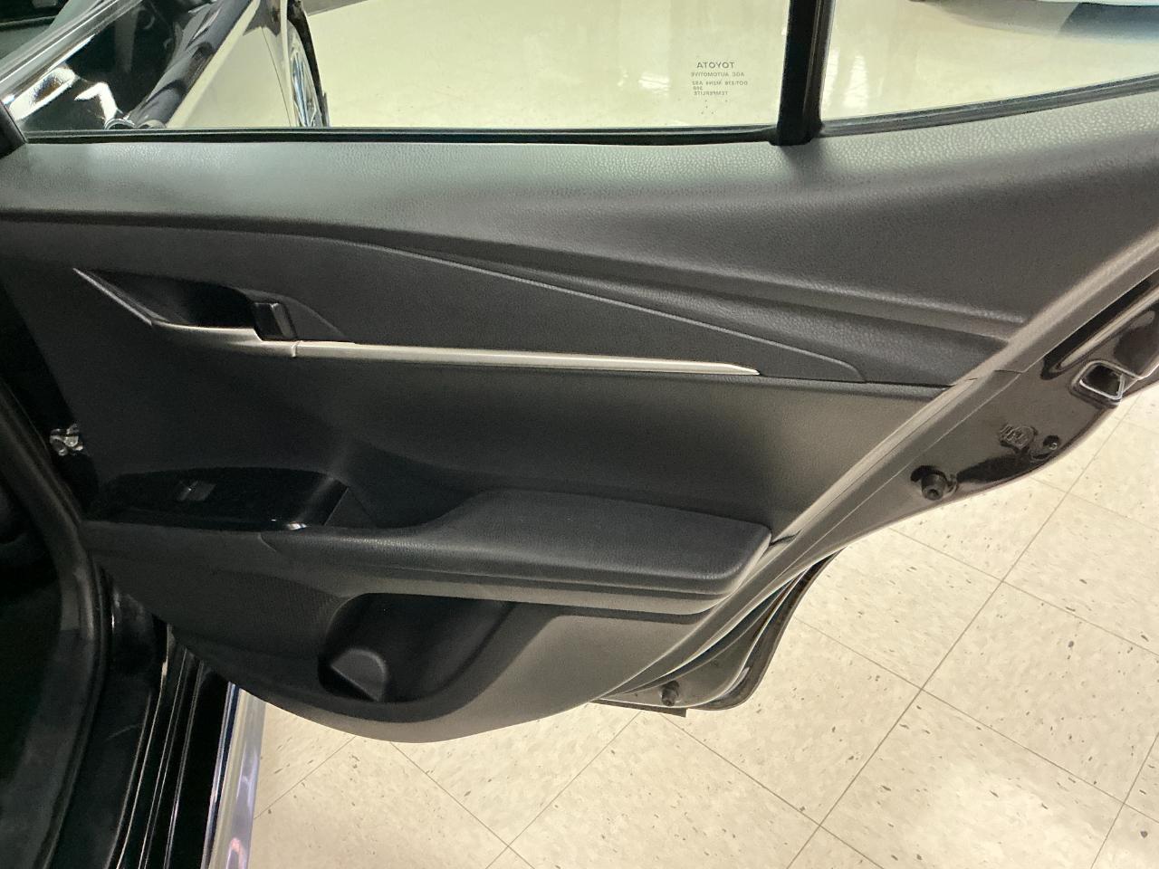 Toyota Camry SE (Natl) 2025