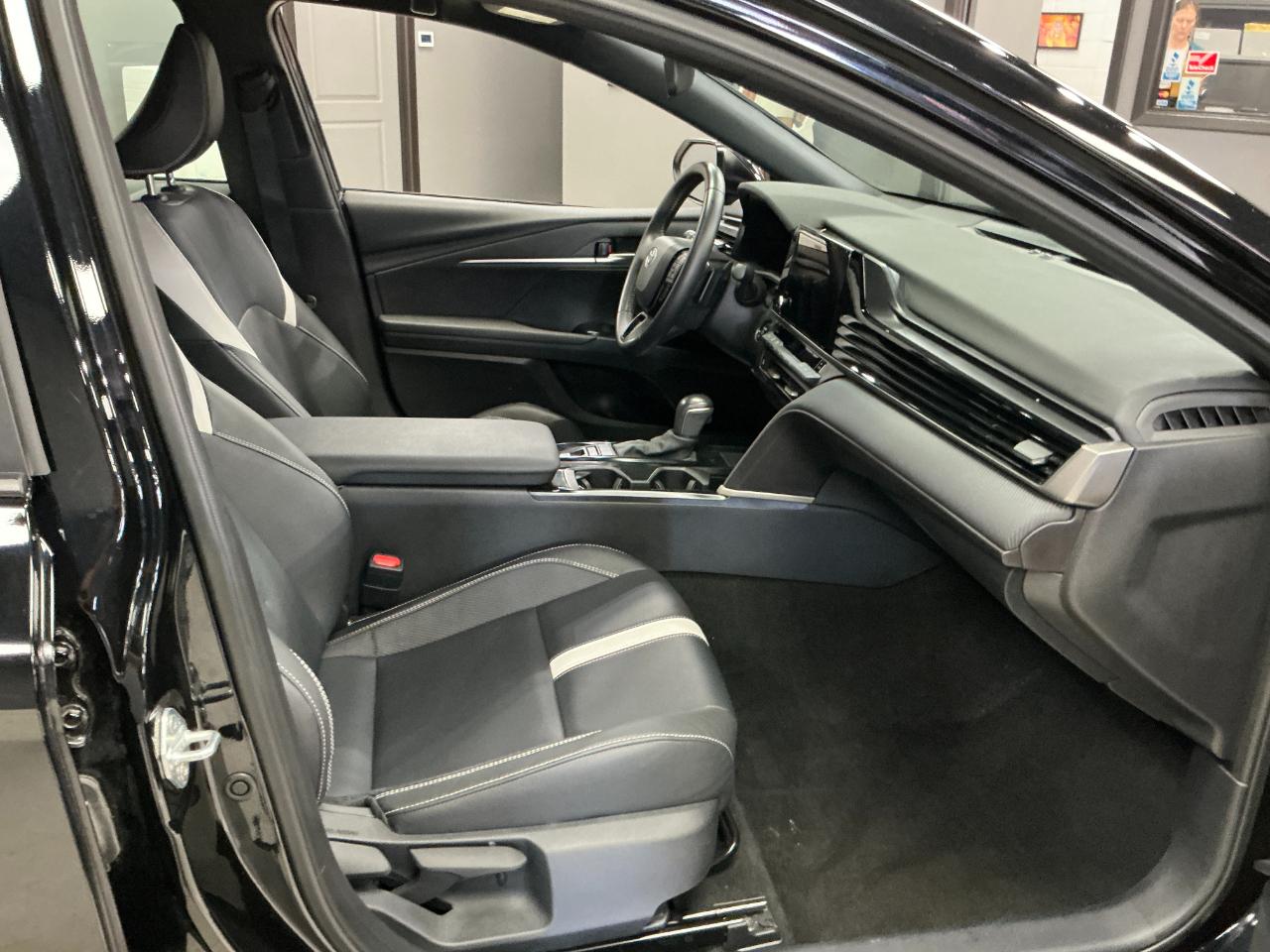 Toyota Camry SE (Natl) 2025