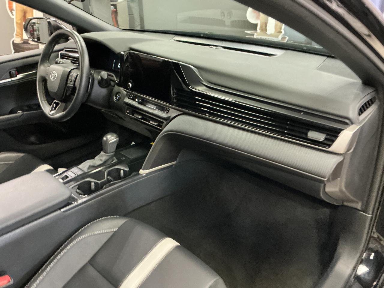 Toyota Camry SE (Natl) 2025