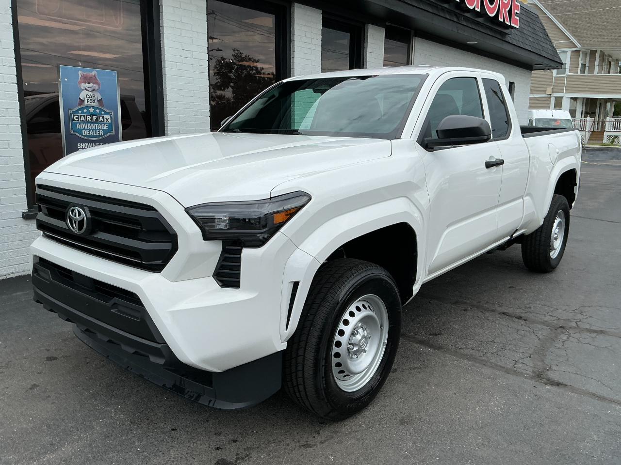 Toyota Tacoma 2WD SR XtraCab 6' Bed AT (Natl) 2024