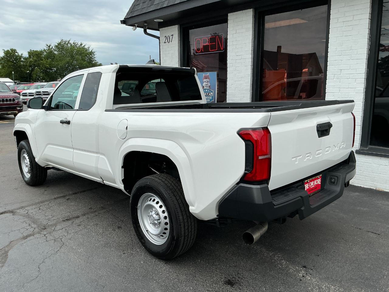 Toyota Tacoma 2WD SR XtraCab 6' Bed AT (Natl) 2024