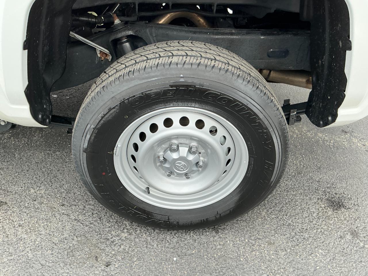 Toyota Tacoma 2WD SR XtraCab 6' Bed AT (Natl) 2024