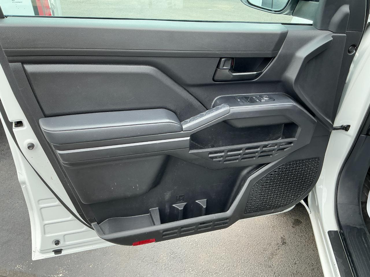 Toyota Tacoma 2WD SR XtraCab 6' Bed AT (Natl) 2024