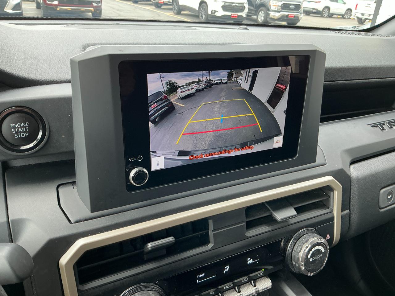 Toyota Tacoma 2WD SR XtraCab 6' Bed AT (Natl) 2024