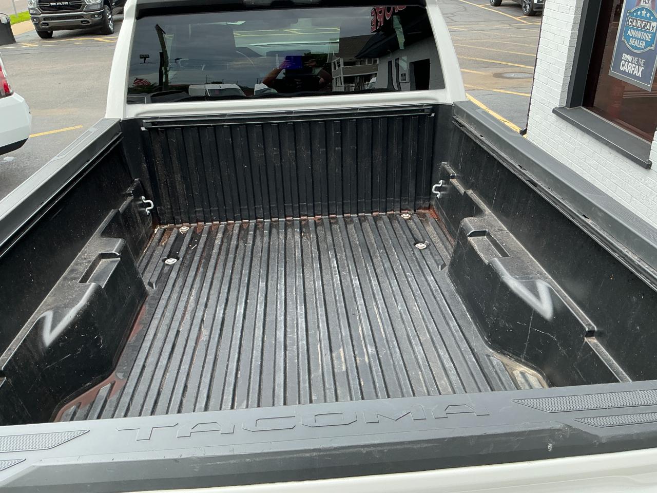 Toyota Tacoma 2WD SR XtraCab 6' Bed AT (Natl) 2024
