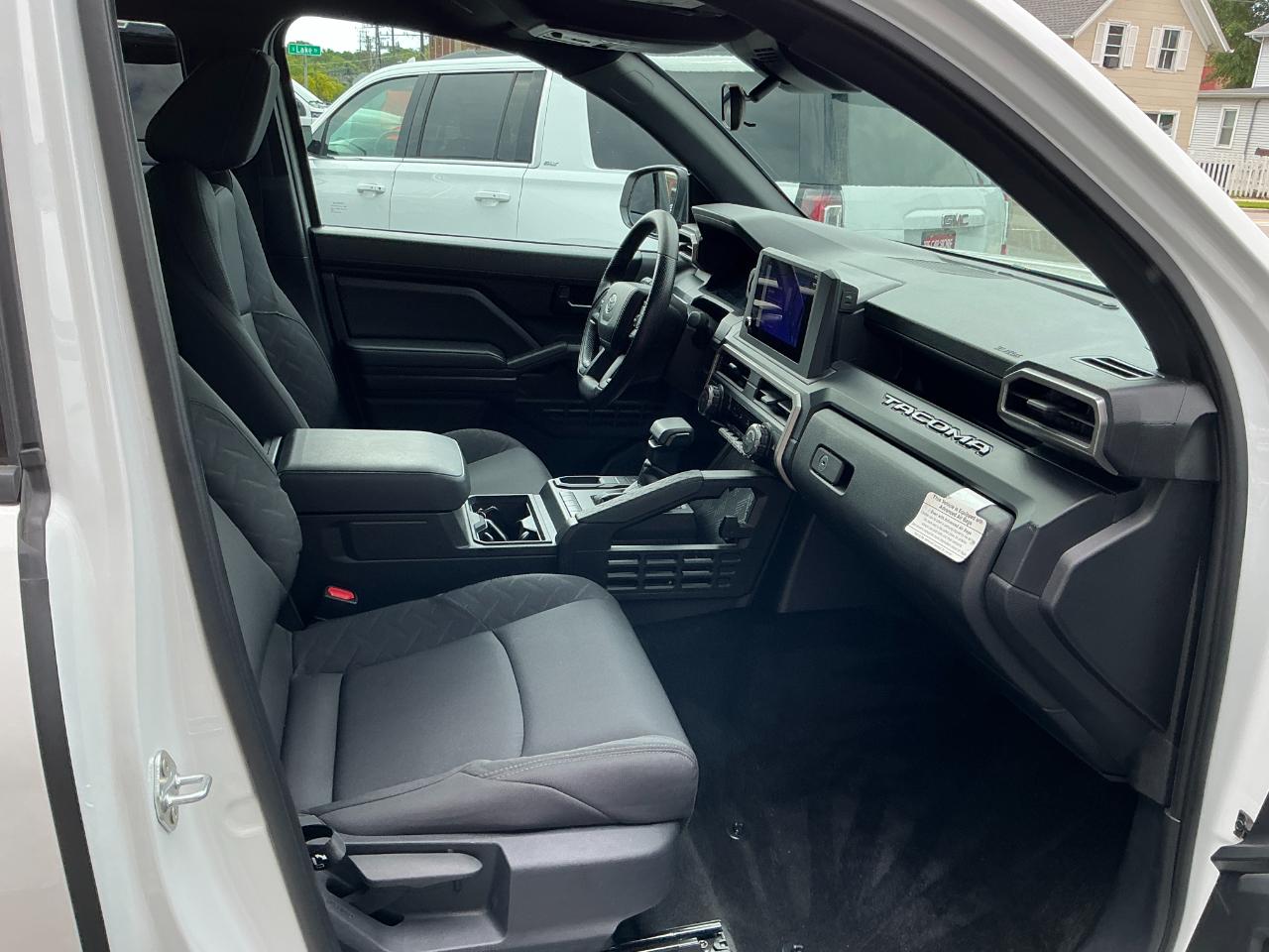 Toyota Tacoma 2WD SR XtraCab 6' Bed AT (Natl) 2024