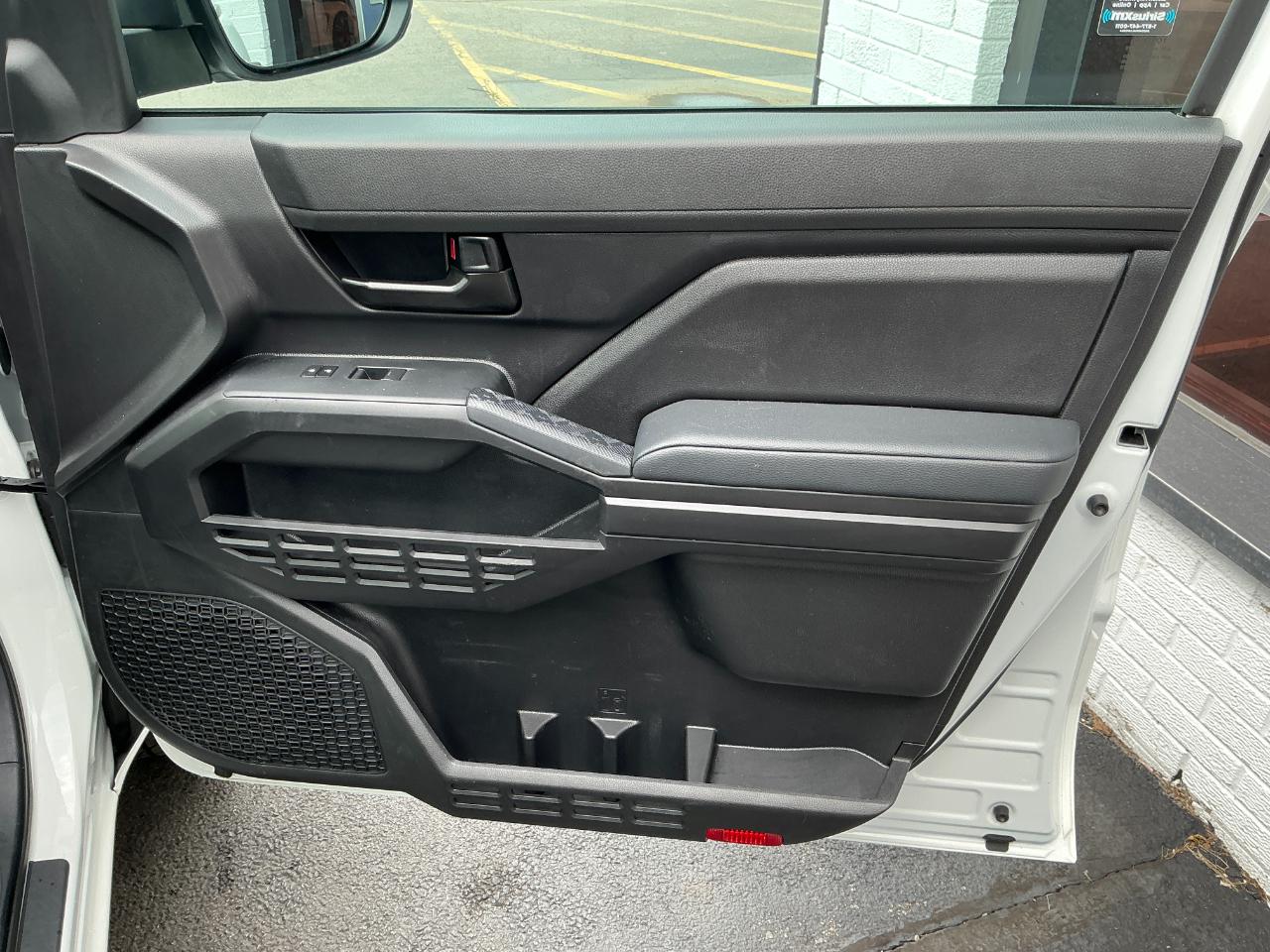 Toyota Tacoma 2WD SR XtraCab 6' Bed AT (Natl) 2024