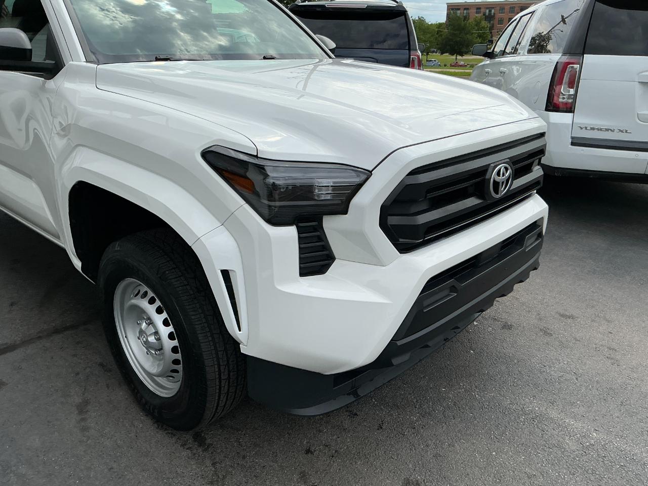 Toyota Tacoma 2WD SR XtraCab 6' Bed AT (Natl) 2024