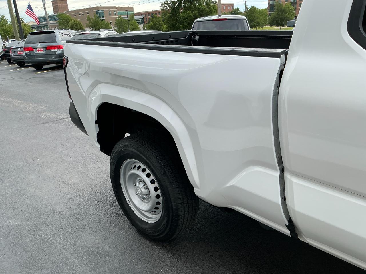 Toyota Tacoma 2WD SR XtraCab 6' Bed AT (Natl) 2024