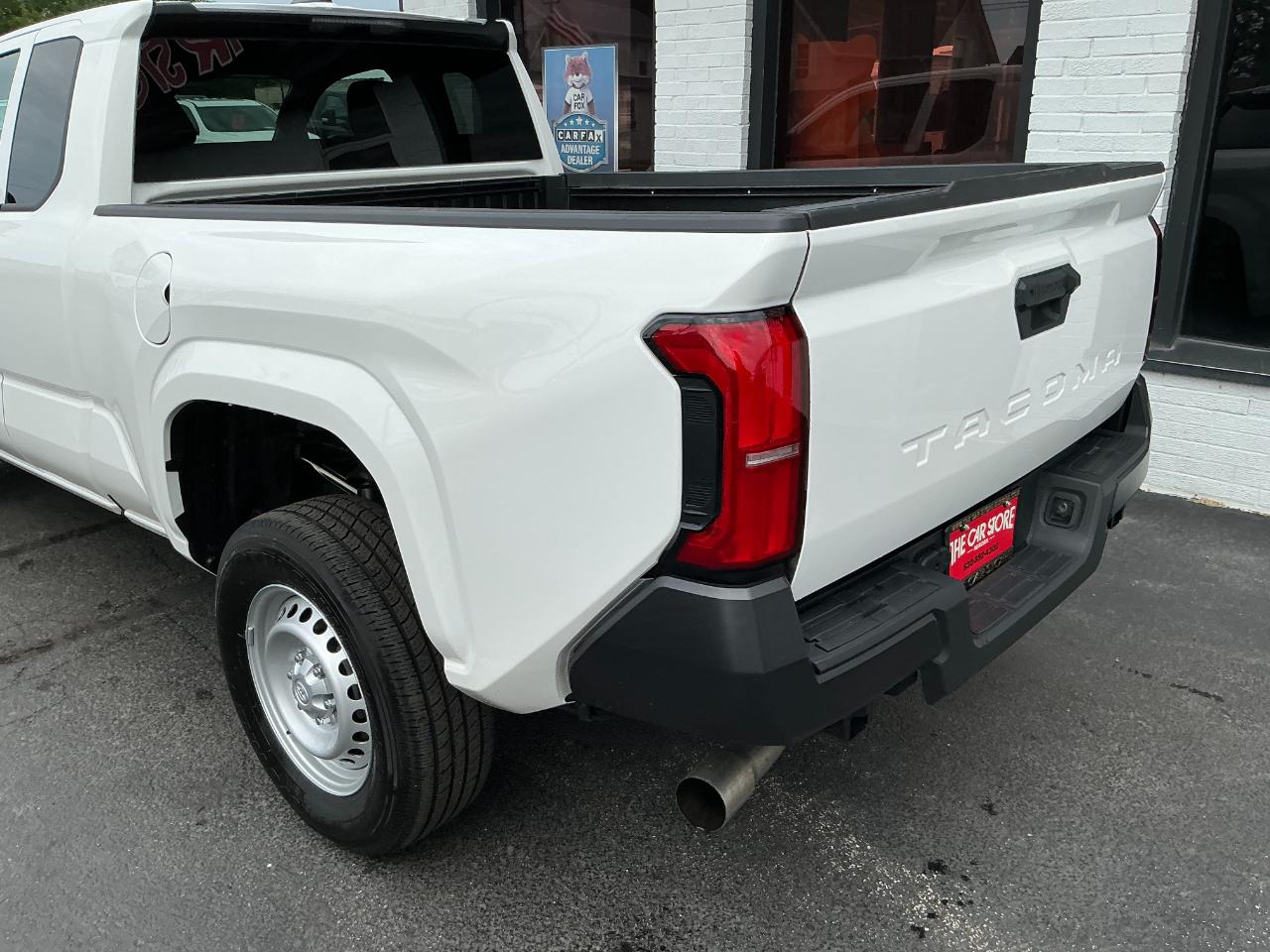 Toyota Tacoma 2WD SR XtraCab 6' Bed AT (Natl) 2024