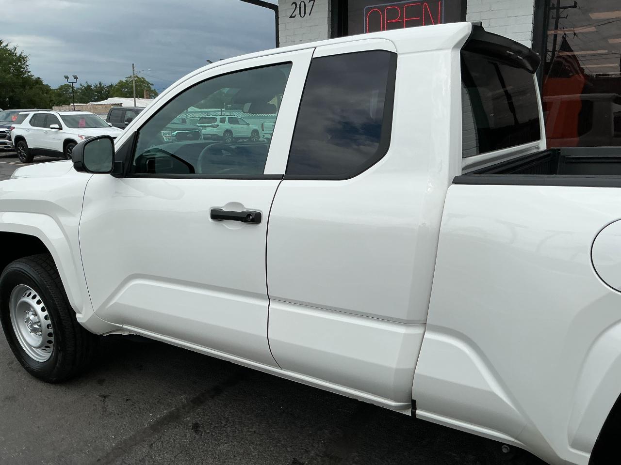 Toyota Tacoma 2WD SR XtraCab 6' Bed AT (Natl) 2024
