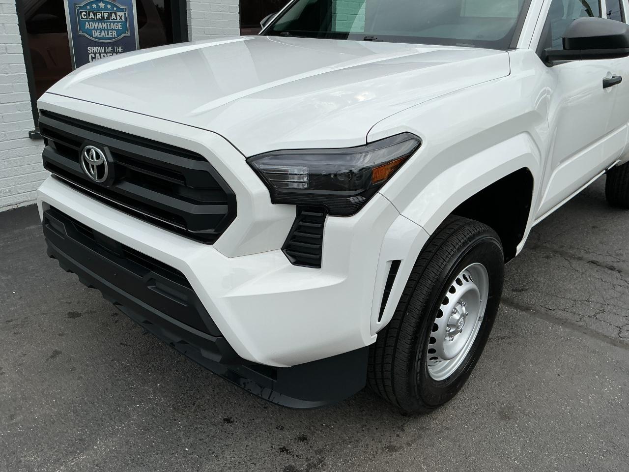 Toyota Tacoma 2WD SR XtraCab 6' Bed AT (Natl) 2024