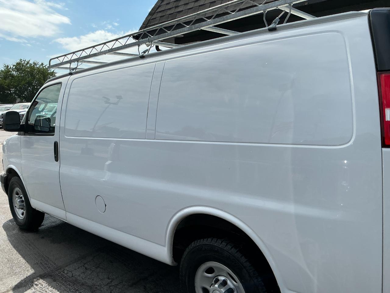 Chevrolet Express Cargo Van RWD 3500 135" 2019
