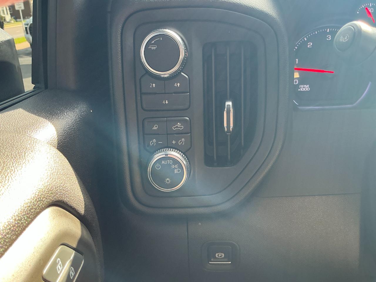 GMC Sierra 2500HD 4WD Crew Cab 159" Pro 2024