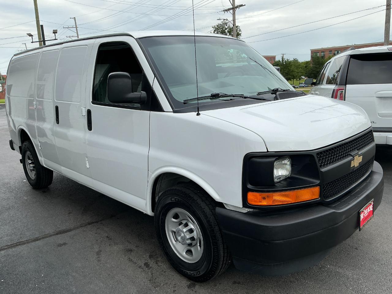 Chevrolet Express Cargo Van RWD 3500 135" 2017
