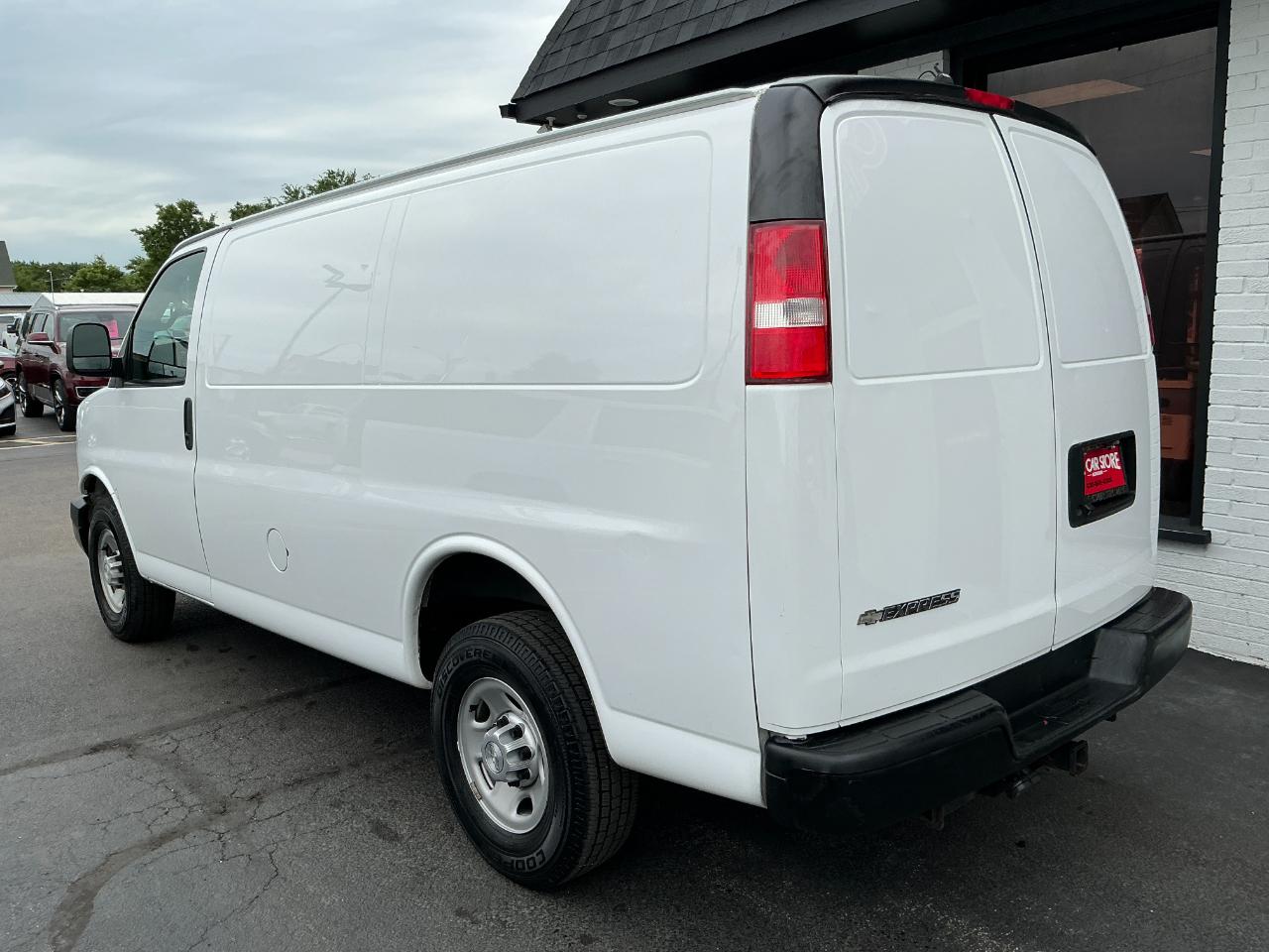 Chevrolet Express Cargo Van RWD 3500 135" 2017