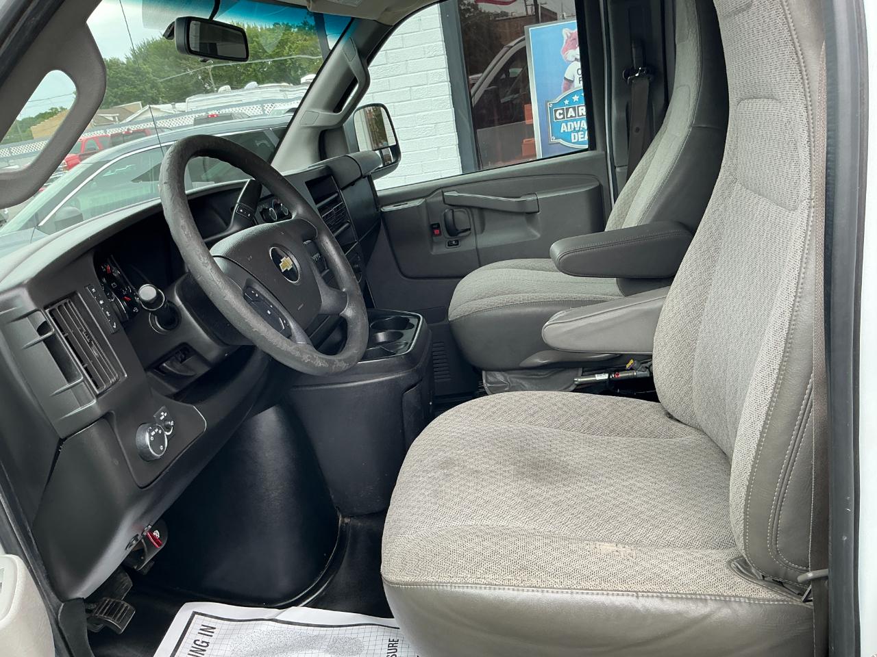 Chevrolet Express Cargo Van RWD 3500 135" 2017