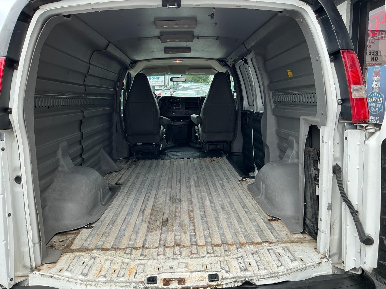 Chevrolet Express Cargo Van RWD 3500 135" 2017