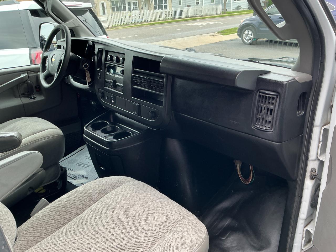 Chevrolet Express Cargo Van RWD 3500 135" 2017