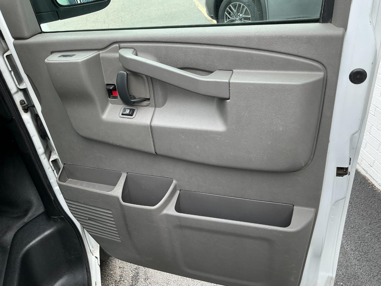 Chevrolet Express Cargo Van RWD 3500 135" 2017