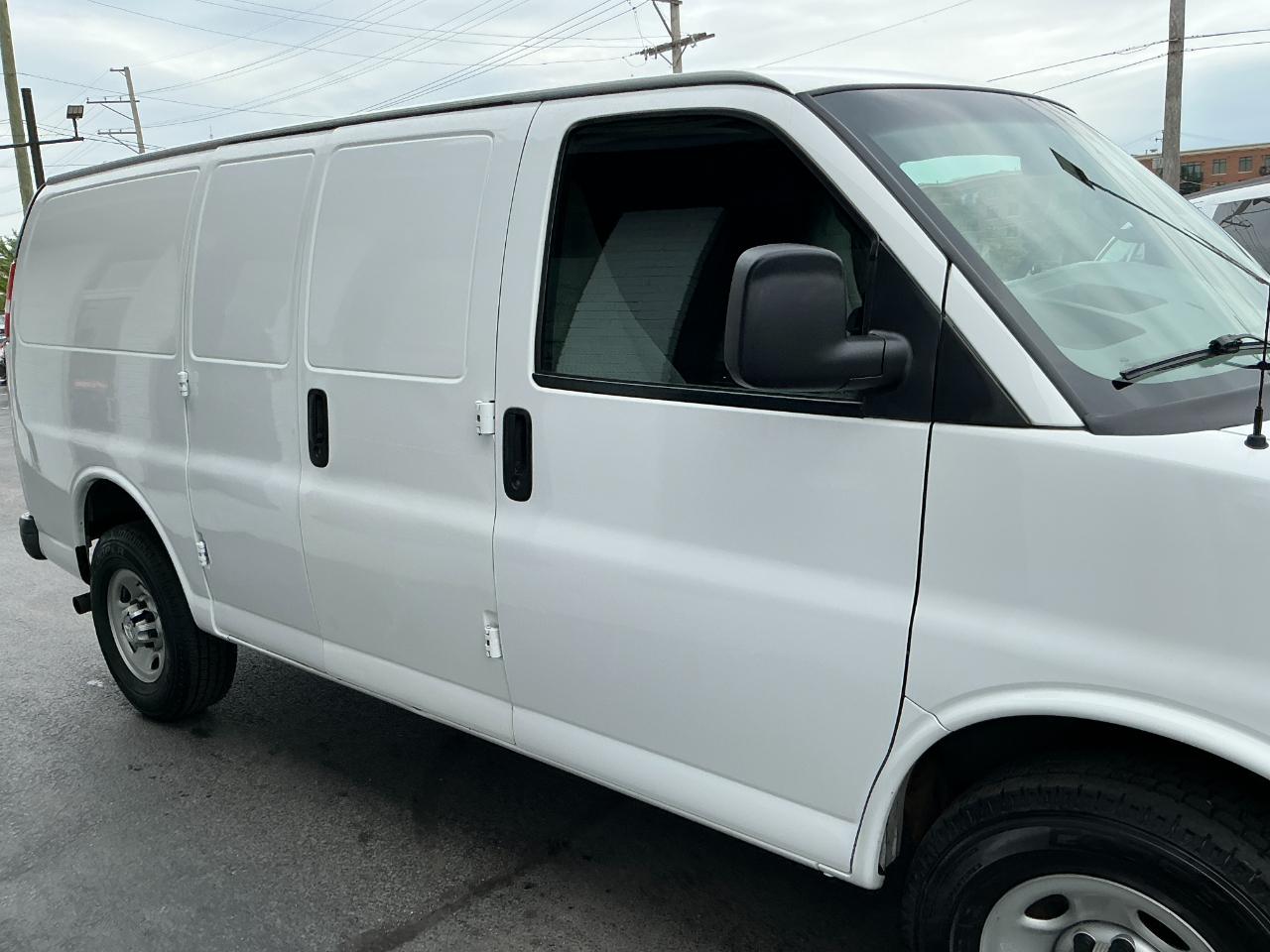 Chevrolet Express Cargo Van RWD 3500 135" 2017