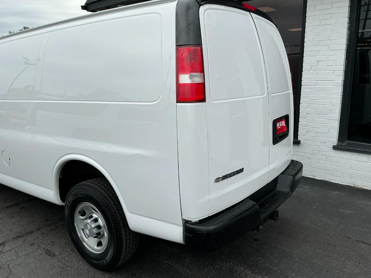 Chevrolet Express Cargo Van RWD 3500 135" 2017