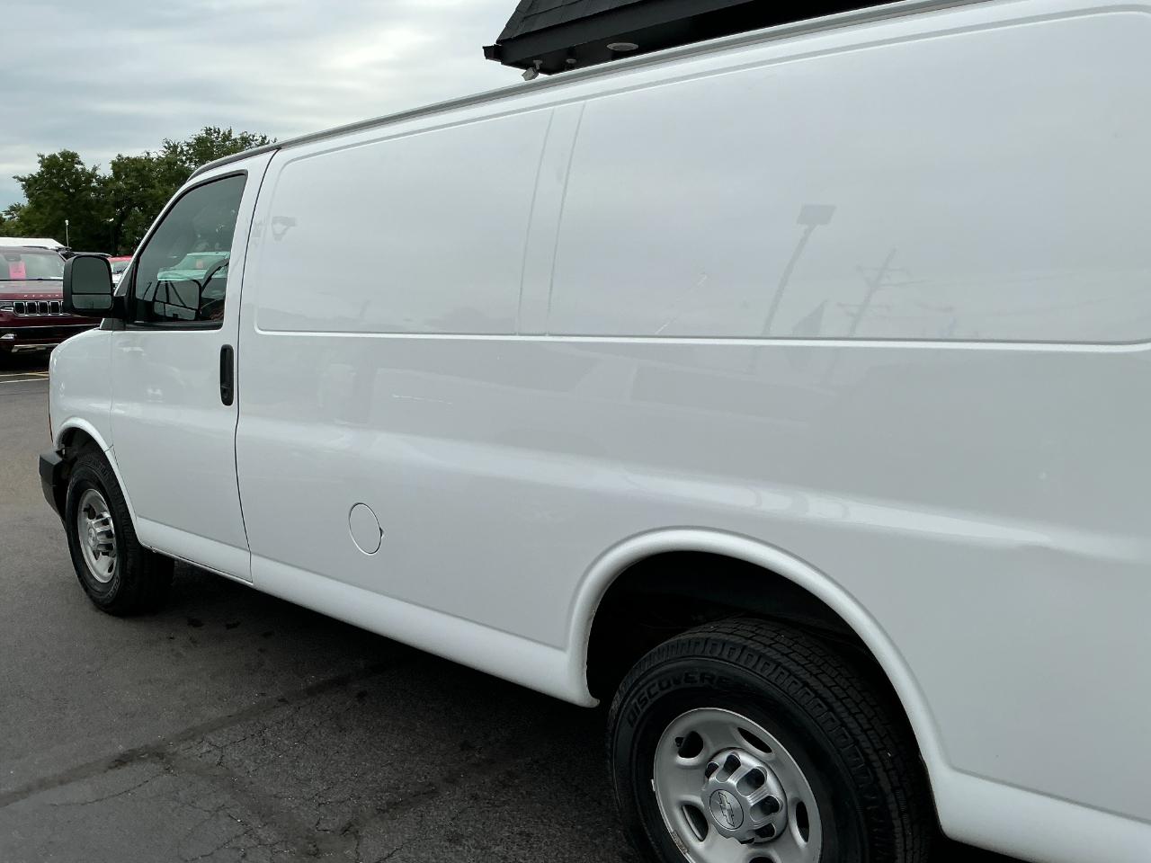 Chevrolet Express Cargo Van RWD 3500 135" 2017