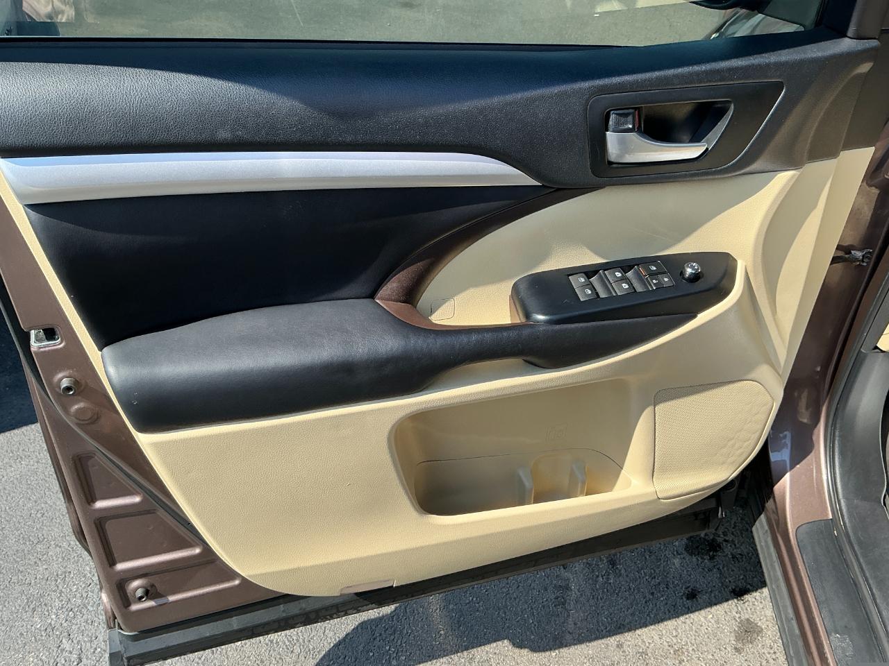 Toyota Highlander XLE V6 AWD (Natl) 2017