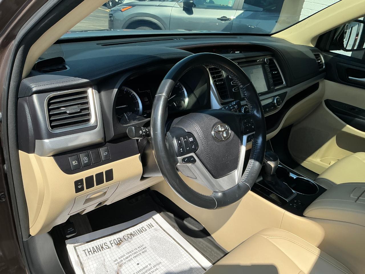 Toyota Highlander XLE V6 AWD (Natl) 2017