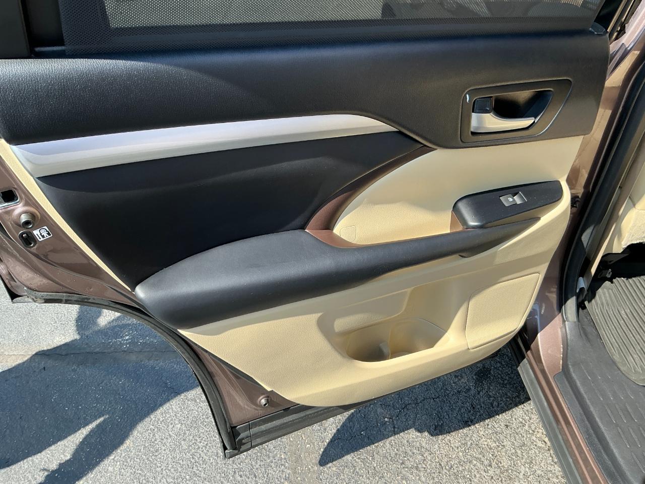 Toyota Highlander XLE V6 AWD (Natl) 2017