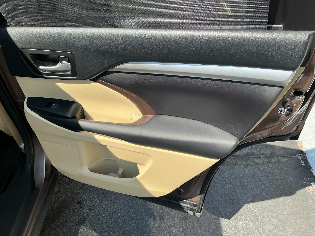 Toyota Highlander XLE V6 AWD (Natl) 2017