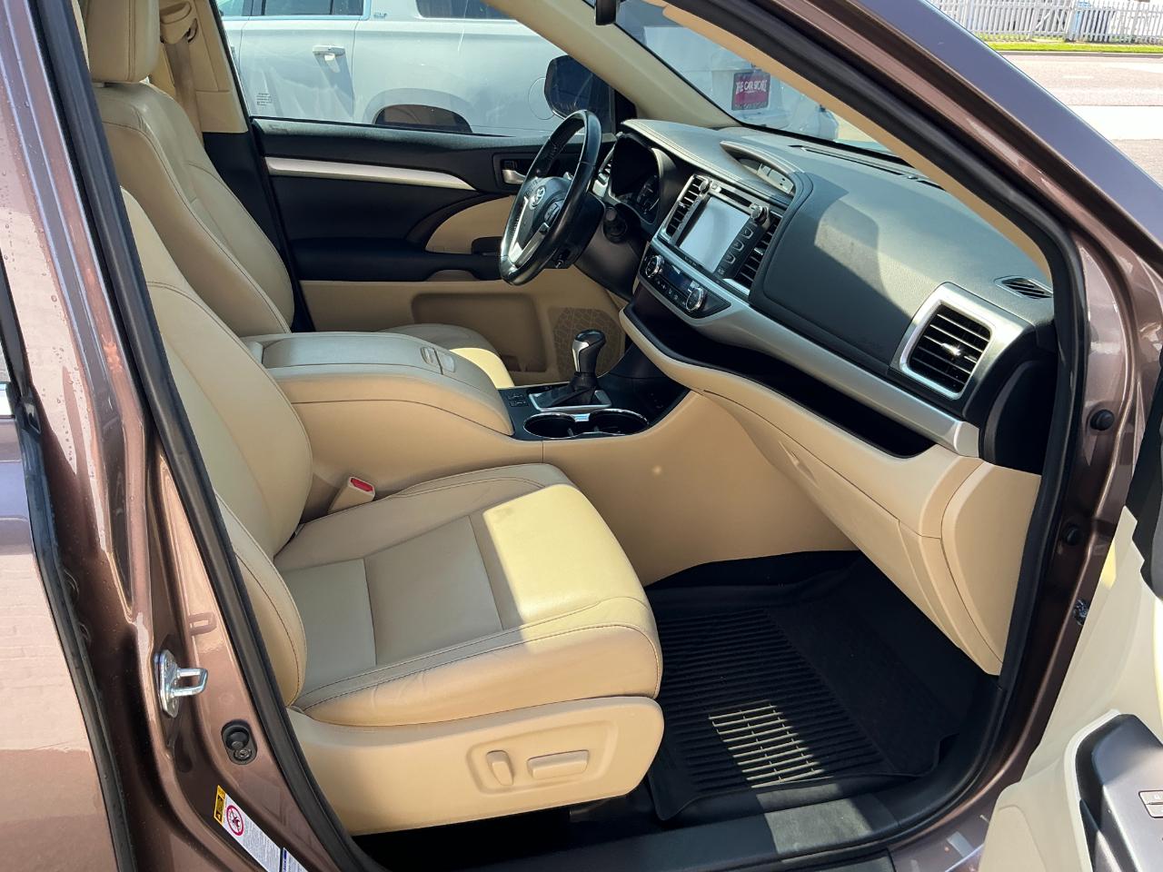 Toyota Highlander XLE V6 AWD (Natl) 2017