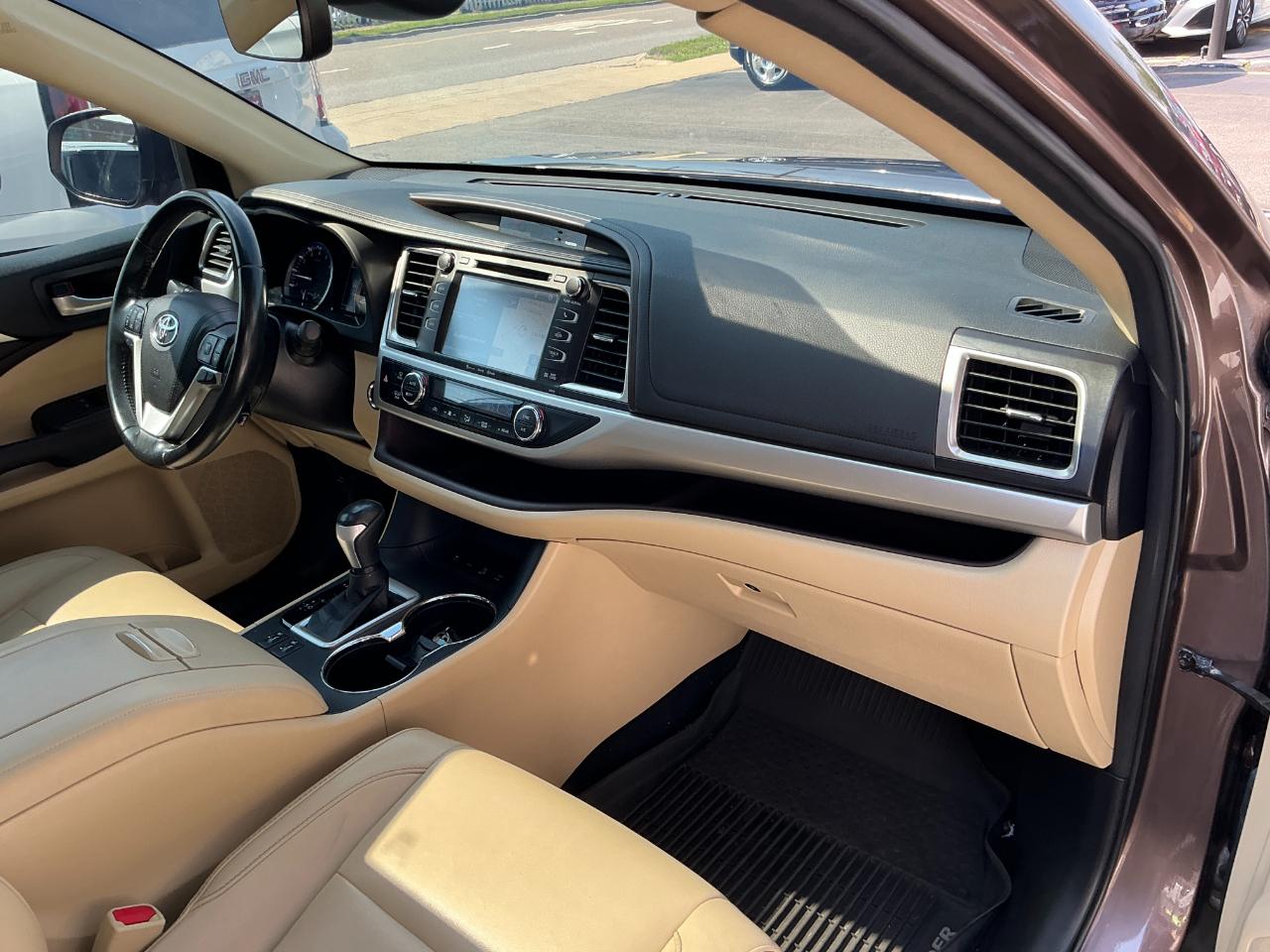 Toyota Highlander XLE V6 AWD (Natl) 2017