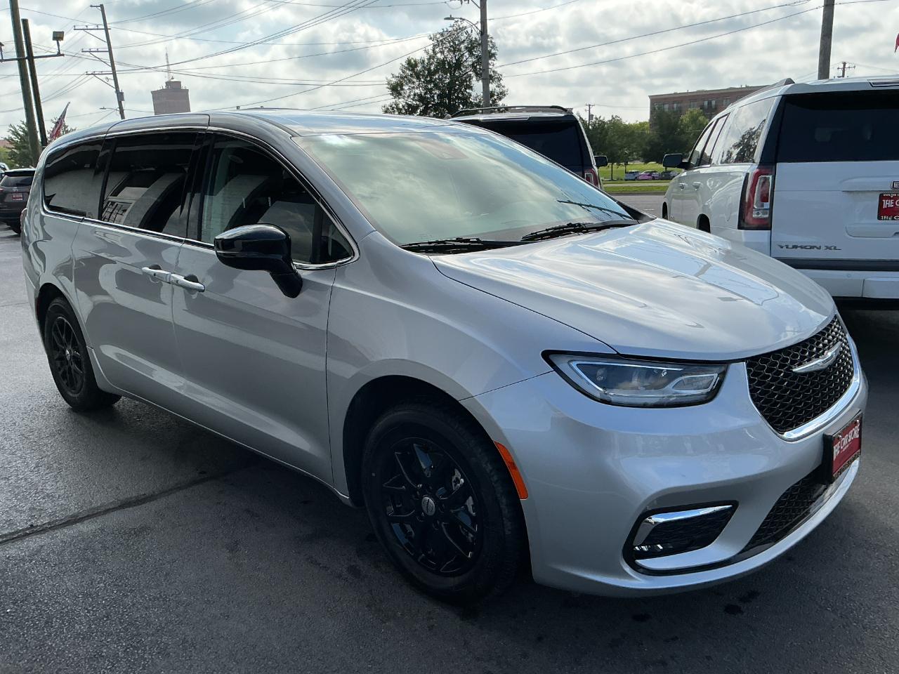 Chrysler Pacifica Touring L FWD 2024