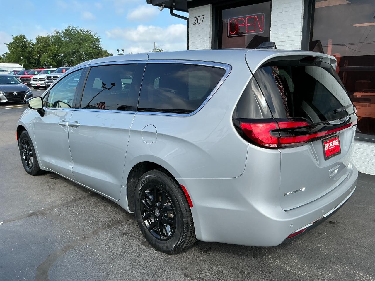 Chrysler Pacifica Touring L FWD 2024
