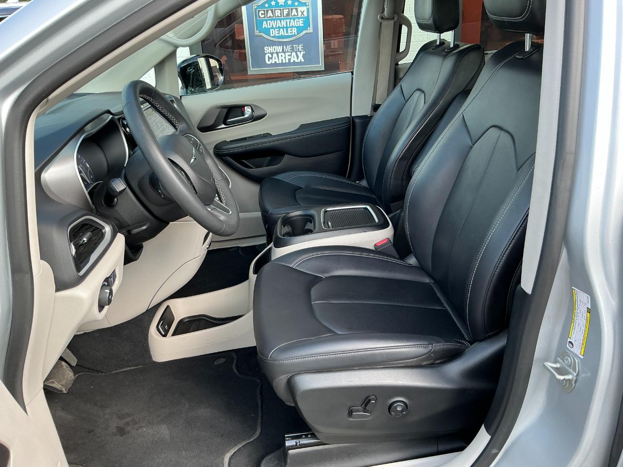 Chrysler Pacifica Touring L FWD 2024