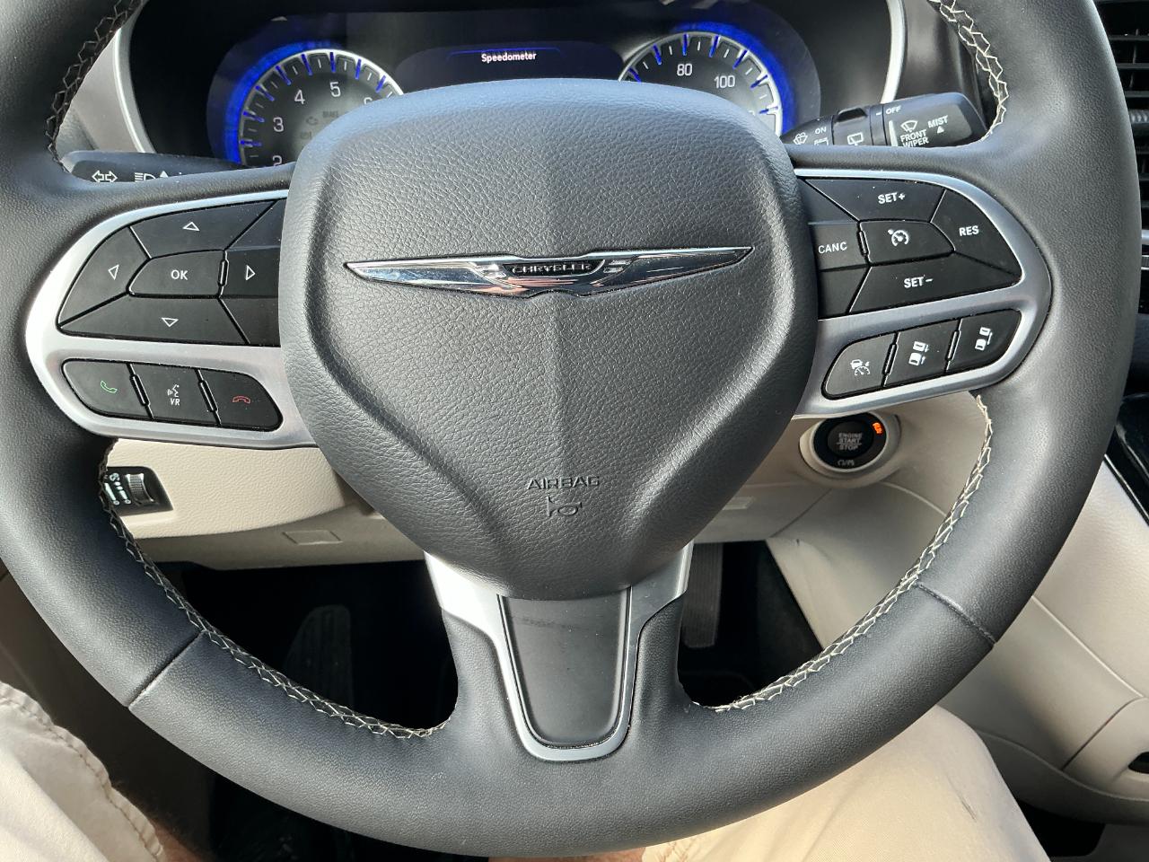 Chrysler Pacifica Touring L FWD 2024